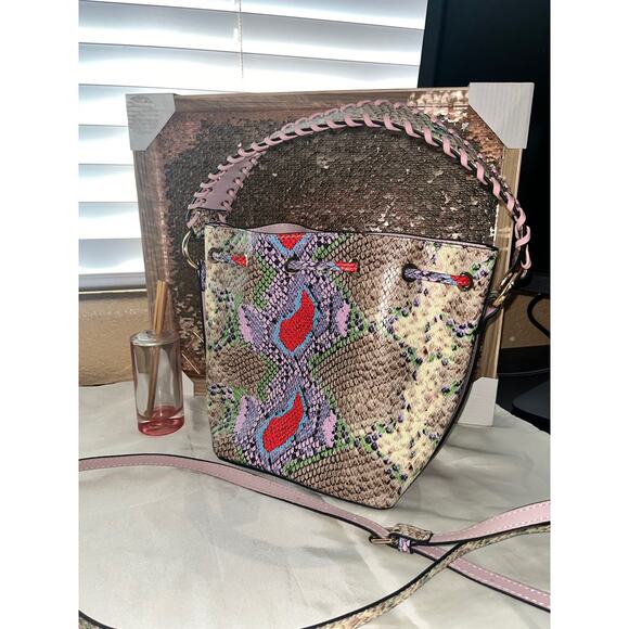 🐍 Aldo Multicolor Snake Skin Bucket/Draw String Crossbody Handbag 🐍 - Picture 5 of 7